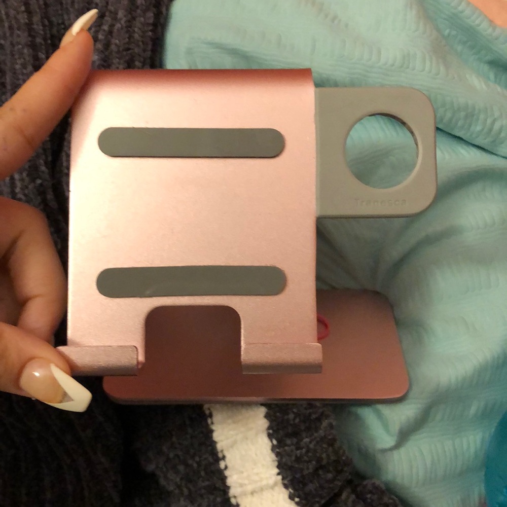 Tranesca charging stand